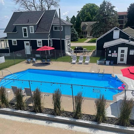 Double Room Lake City Екстер'єр фото